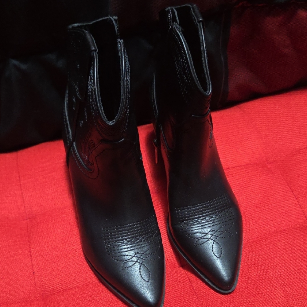 Indigo Rein Black Pointed Toe Ankle Booties